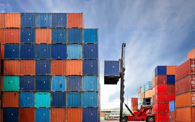 crane-lifting-up-container.cdn