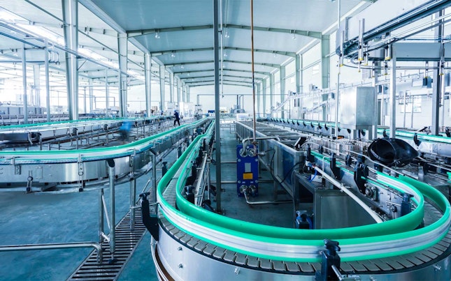 drinks-production-in-plant.cdn