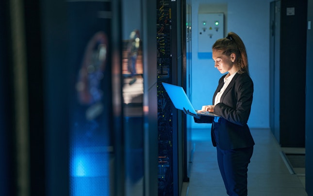 engineer-working-in-server-room.cdn
