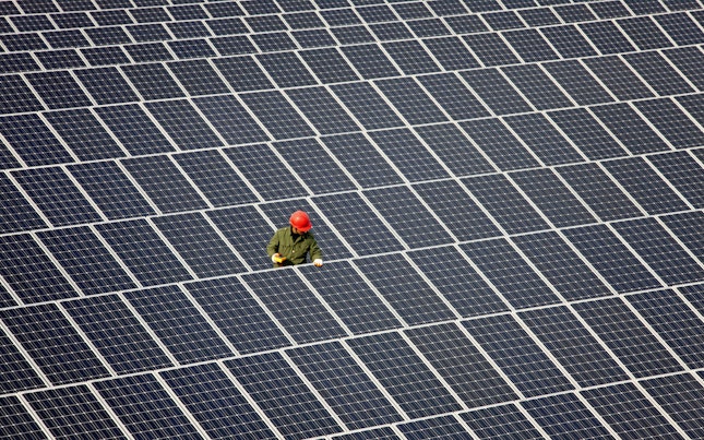 engineer-working-on-solar-panels-maintenance.cdn