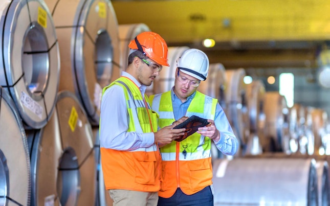 inspector-using-digital-tablet-at-steel-sheet-factory.cdn.en.3