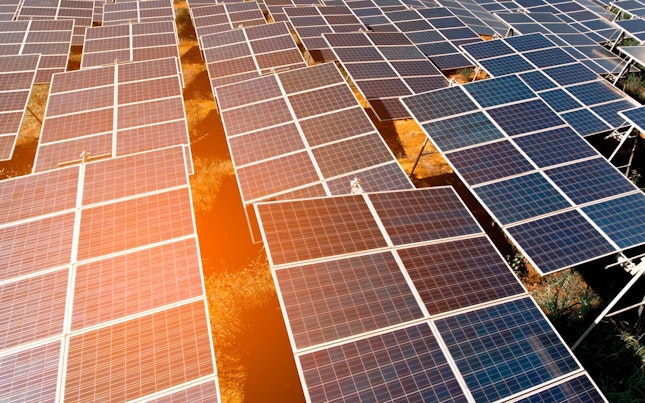 solar-farm-at-sunset.cdn.en.1