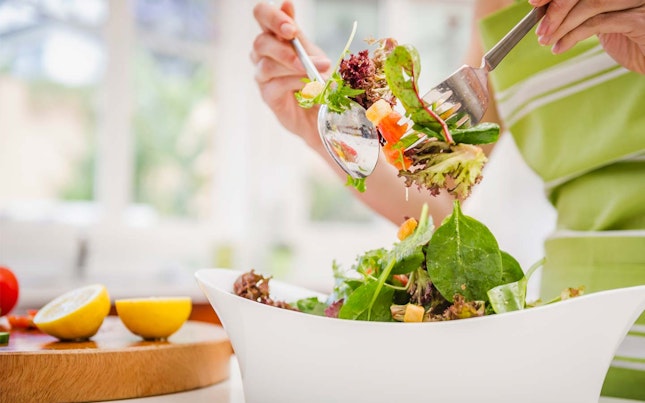 woman-eating-salad.cdn