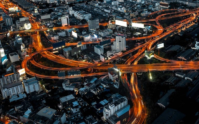 light-trails-in-the-city-at-night.cdn.en.2